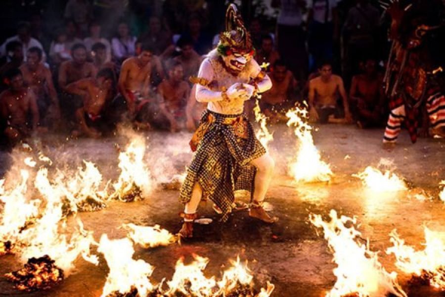 uluwatu kecak dance and fire dance perfomance
